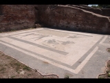 00981 ostia - regio ii - insula iv - terme di nettuno (ii,iv,2) - raum 12 - athleten - bli ri suedosten - 06-2022.jpg